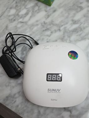 White Portable UV LED Nail Lamp with Digital Timer